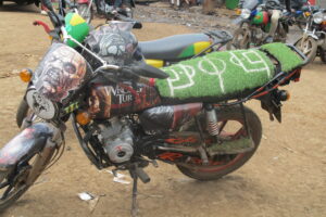 Everyday urban design on the move in Kibera, Nairobi. Photo: Kim Gurney